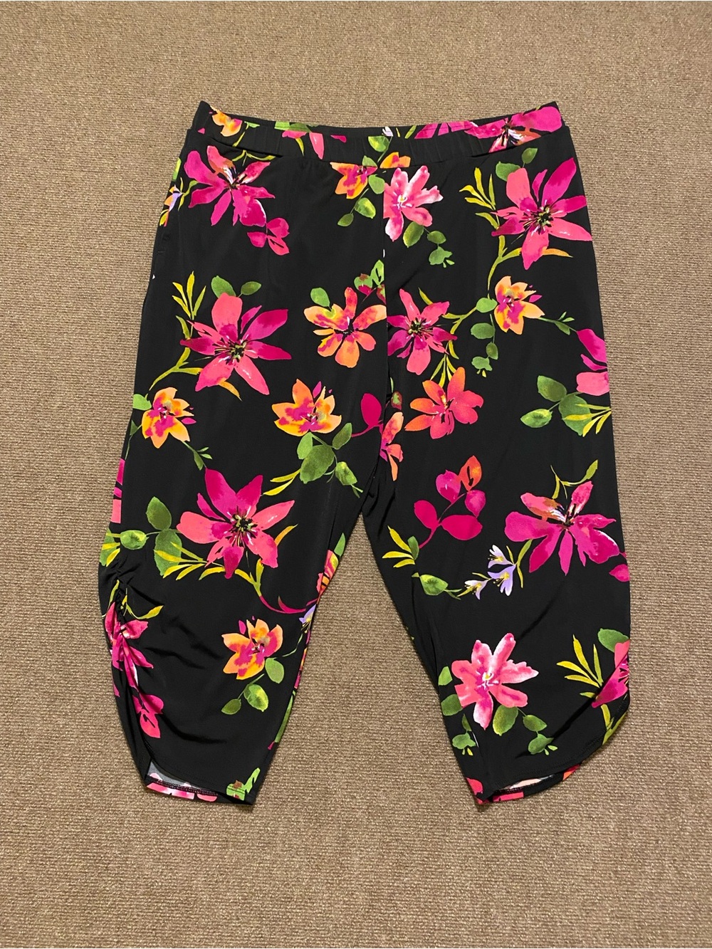 Susan Graver Liquid Knit Capri Leggings XL Ruched Pink & Green Blooms
